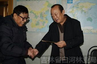 杜汶彦局长、宋友书记到退休老干部家走访慰问