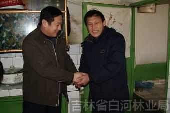 张福良总会计师走访慰问患病困难职工