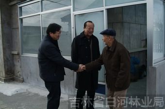 杜汶彦局长、宋友书记到退休老干部家走访慰问2